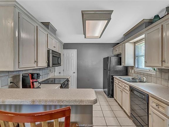 2nd image of 2324 Kendal Green Cir