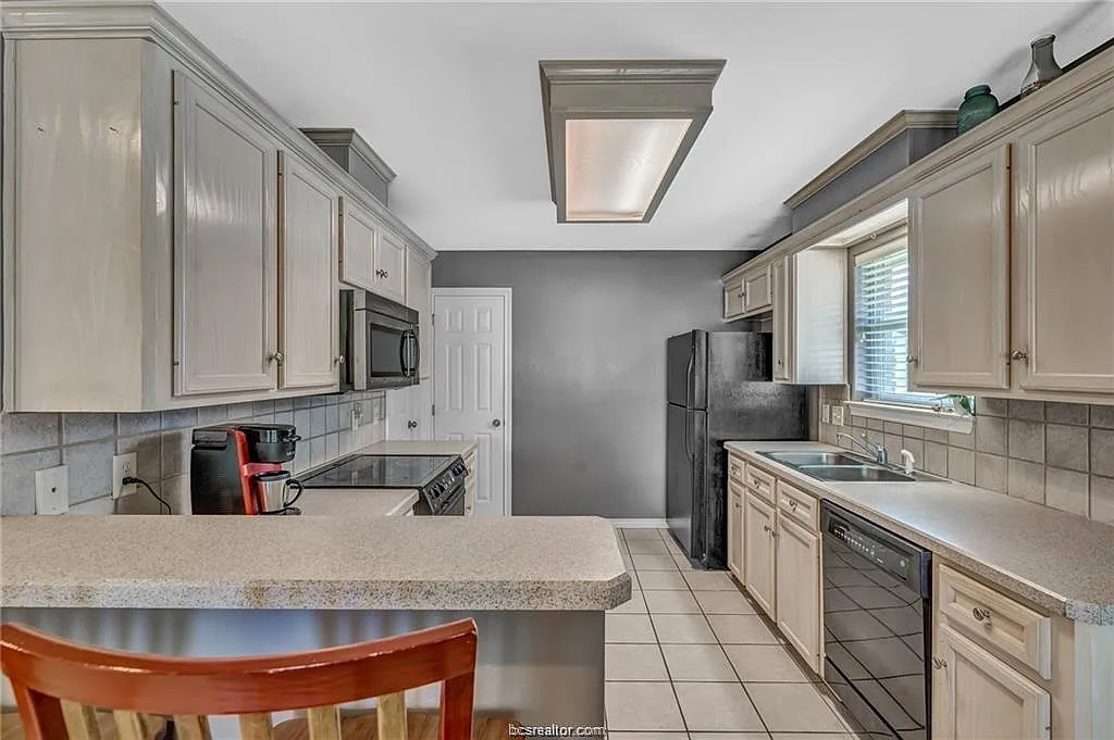Building Photo - 2324 Kendal Green Cir