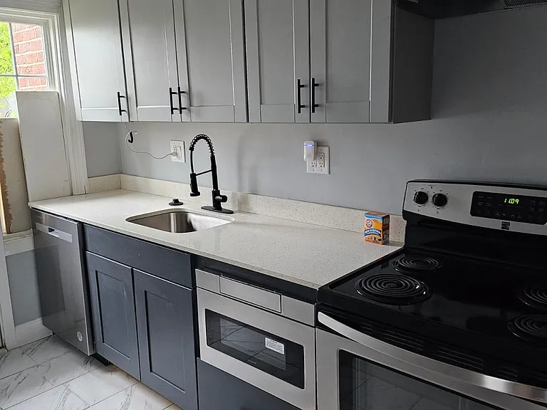 1010 48th St NE — Photo 4