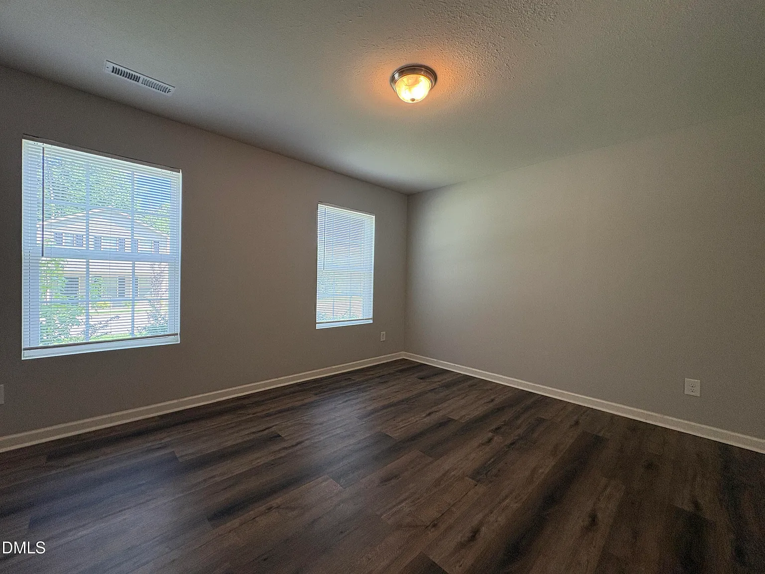 4 bed, 2.5 bath, 2007 sqft, $1,995 — Photo 4
