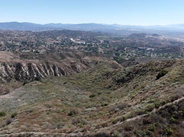 1 Burlwood Dr, Castaic, CA 91384