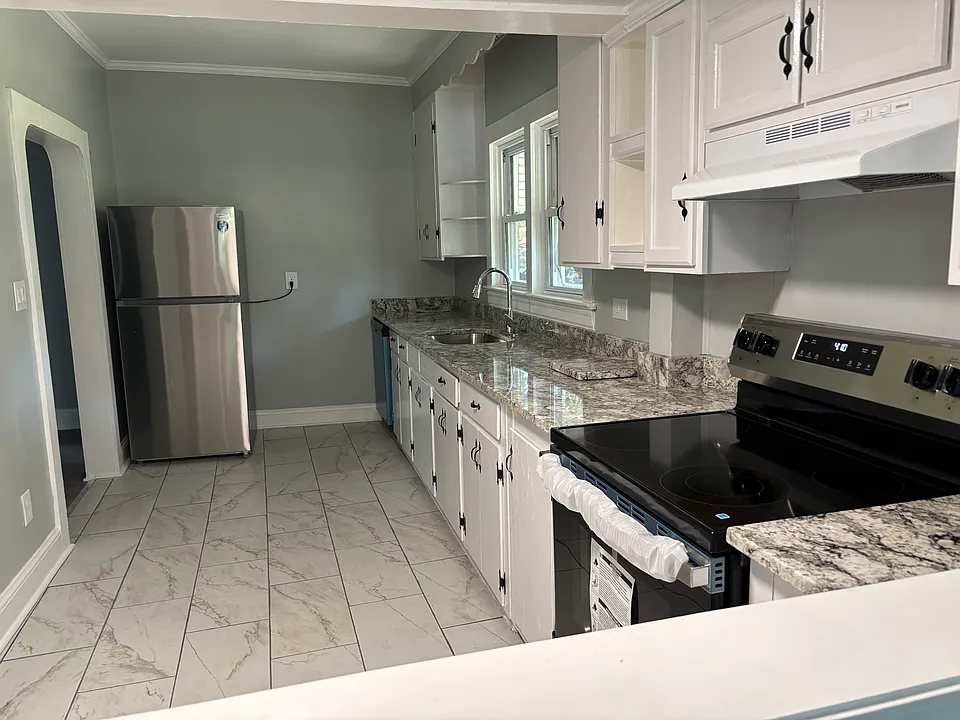 1313 W Fieldcrest Rd