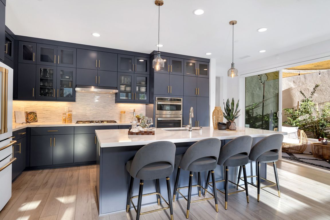 next background image