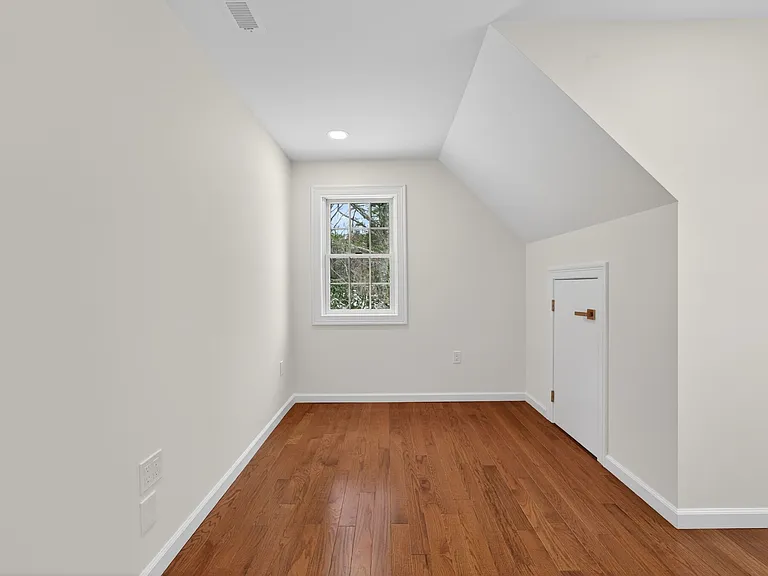 166 Londonderry Rd — Photo 30