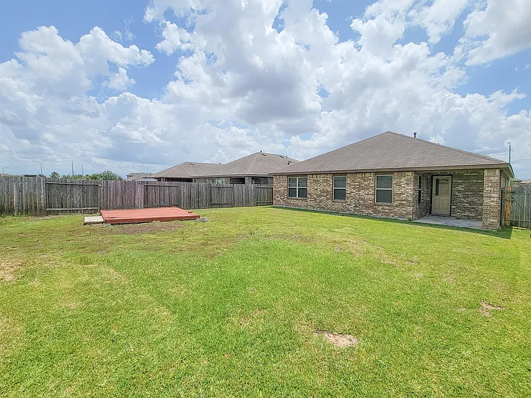 29614 Breakwater Dr — Photo 40