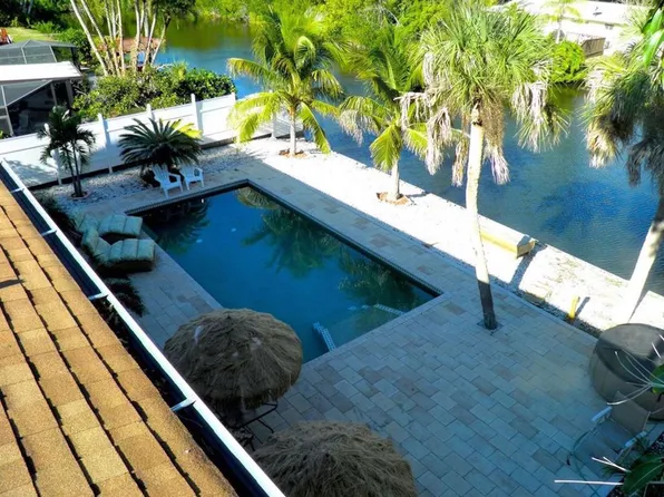 6537 Sabal Dr, Sarasota, FL 34242