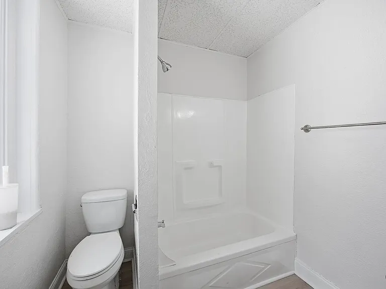 141 Oneida St — Photo 17