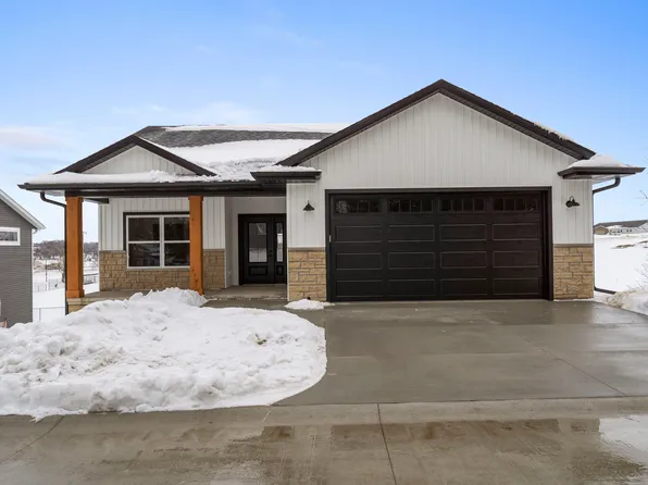 515 Parkview St SW, Cascade, IA 52033