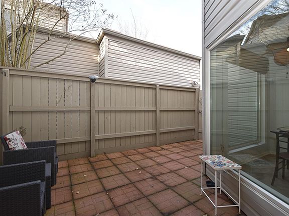 4th image of 1426 Chardonnay Dr