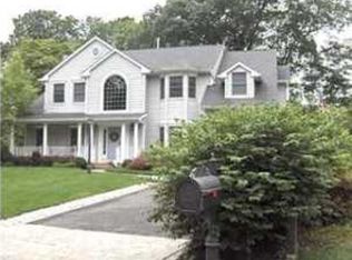 97 Davis Ln, Red Bank, NJ 07701