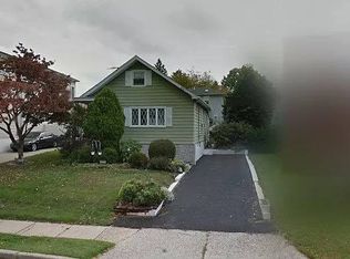 125 Berwood Dr, Linden, NJ 07036