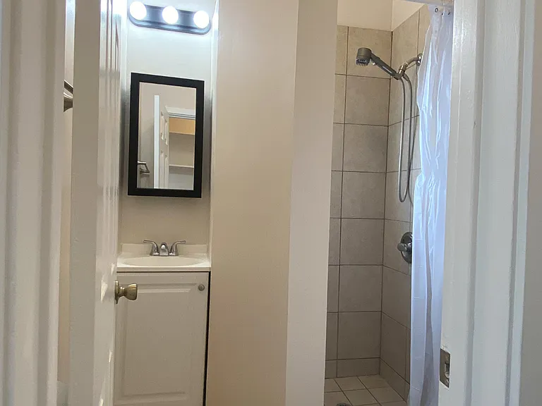 1528 Attridge Ave — Photo 7
