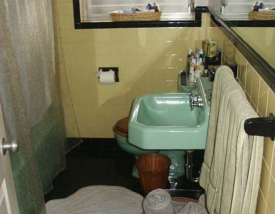 vintage 1950s bathroom