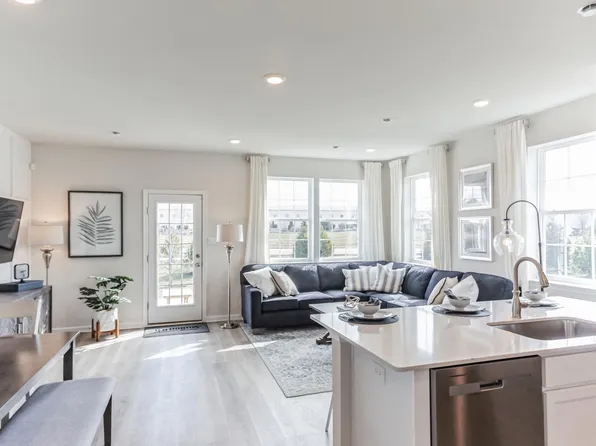 201 Hermosa Dr, Egg Harbor Township, NJ 08234