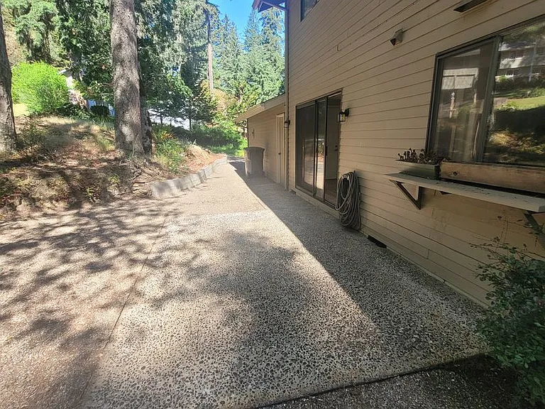 2805 Greentree Way — Photo 32