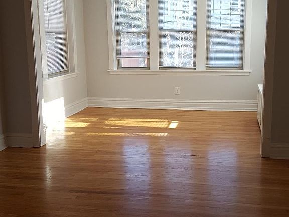 5th image of 492 N Austin Blvd APT 1