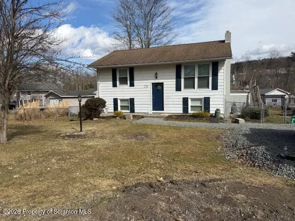216 Holly Pl, Tunkhannock, PA 18657