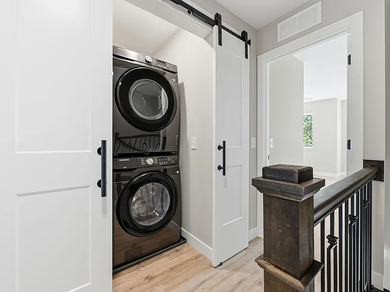4728 Walworth Ave — Photo 33