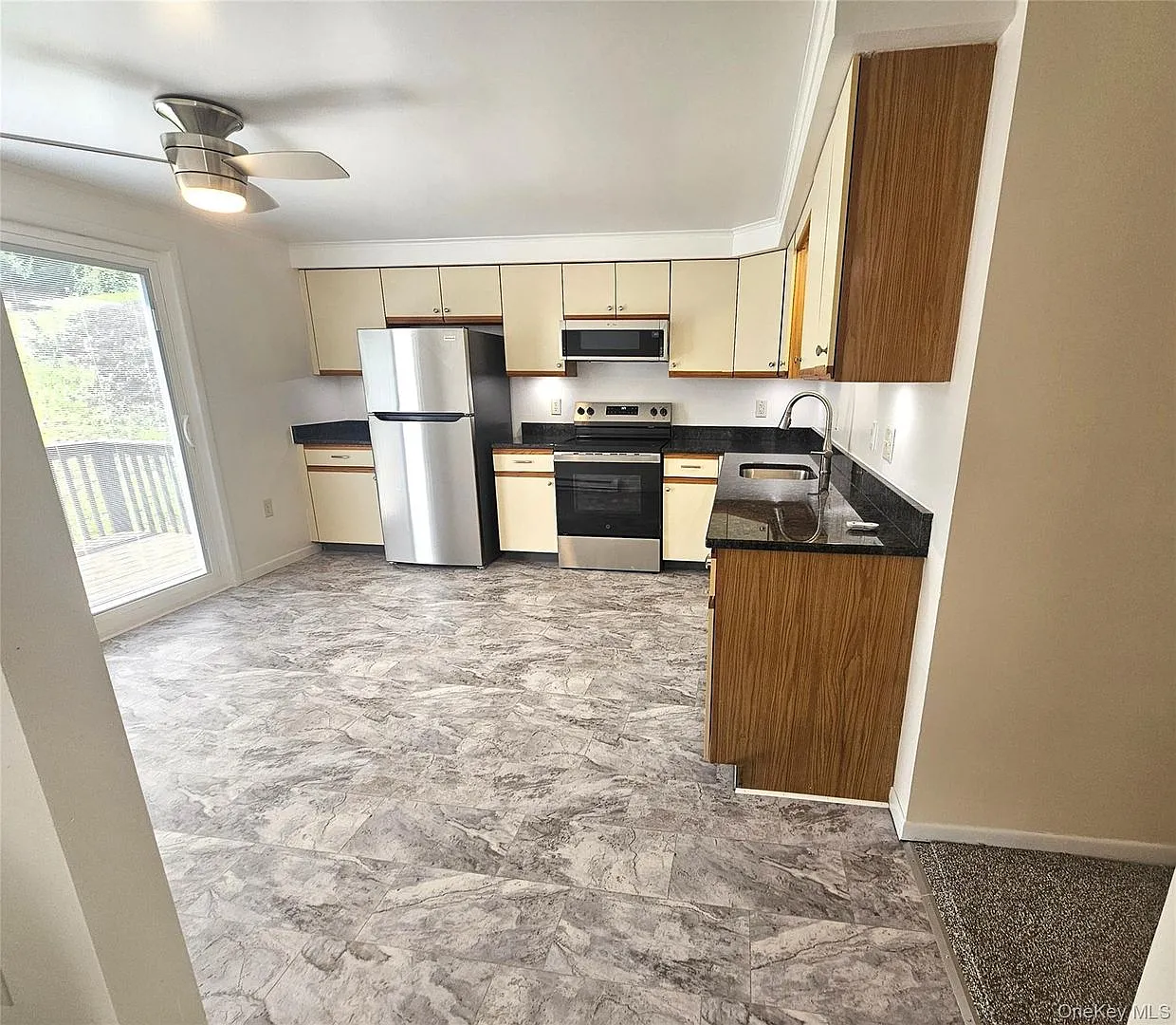 2 bed, 1.0 bath, 760 sqft, $2,100 — Photo 3
