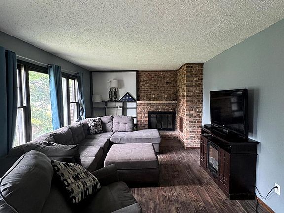 3rd image of 35 Garden Ct NW