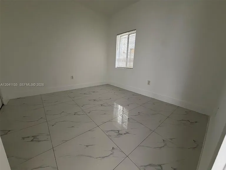 111 SW 11th Ave #5 — Photo 10