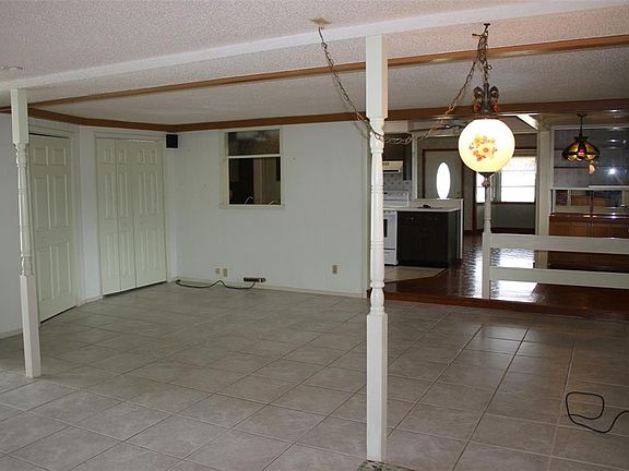 3rd image of 407 N Pompano Ave