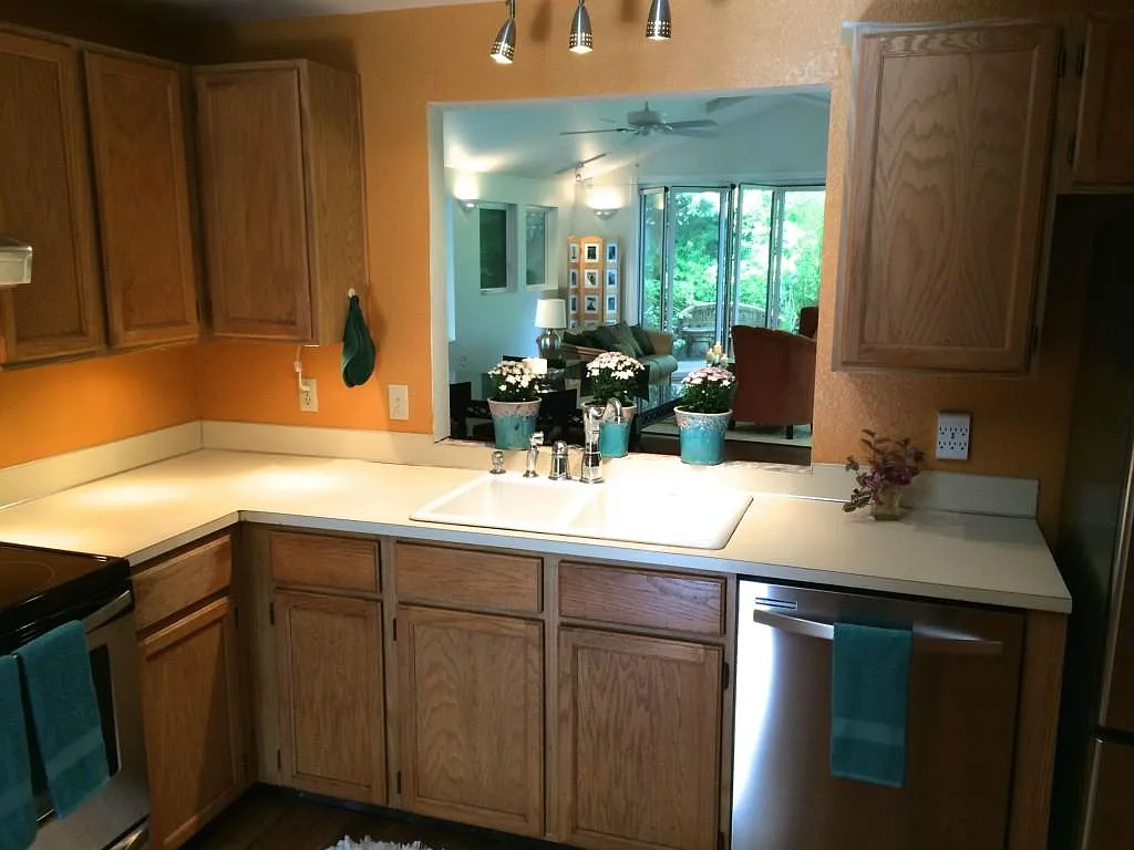 4 bed, 2120 sqft, $3,790 — Photo 4