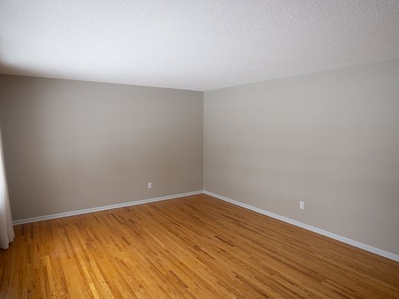 Livingroom view from front entrance.