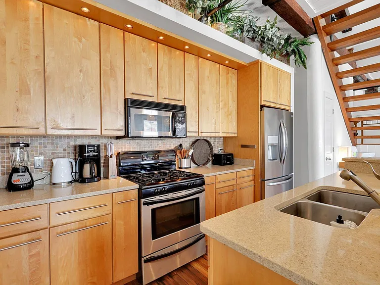 301 W Broughton St #4A — Photo 14