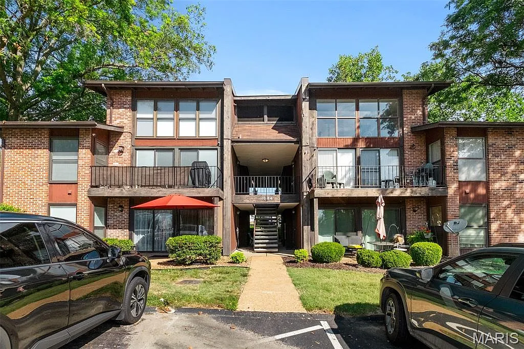 1084 Mersey Bend Dr APT F photo 1