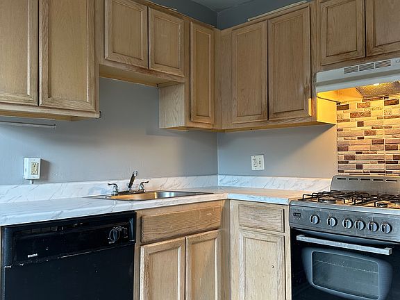 2nd image of 432 W Manheim St #27-A