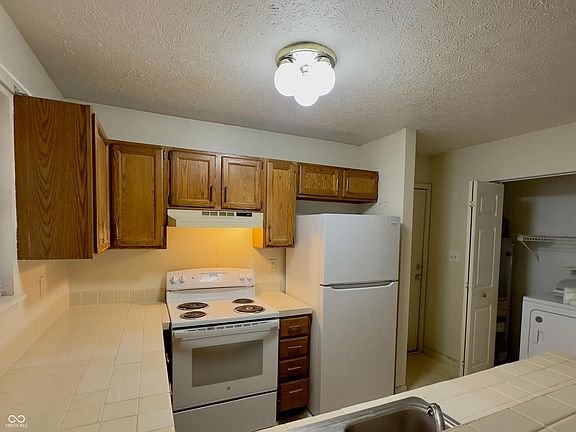 3rd image of 2702 E 56th St