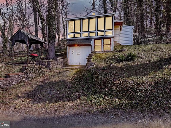 2nd image of 408 Circle Ln