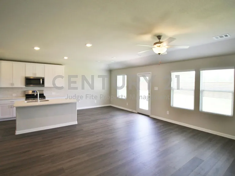 4208 Mountain Creek Dr — Photo 6