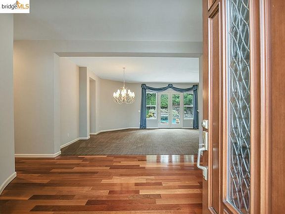 4th image of 5224 Henderson Ct