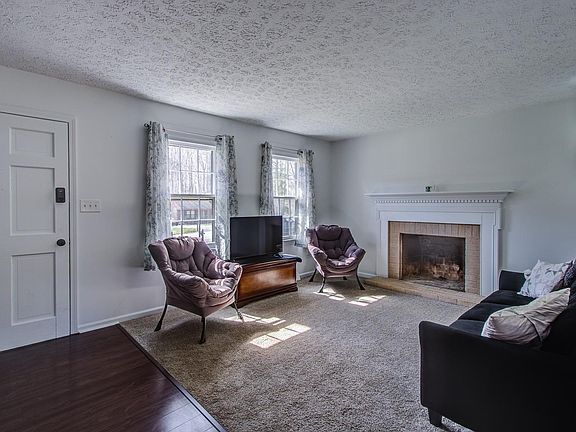 2nd image of 304 Graves Dr