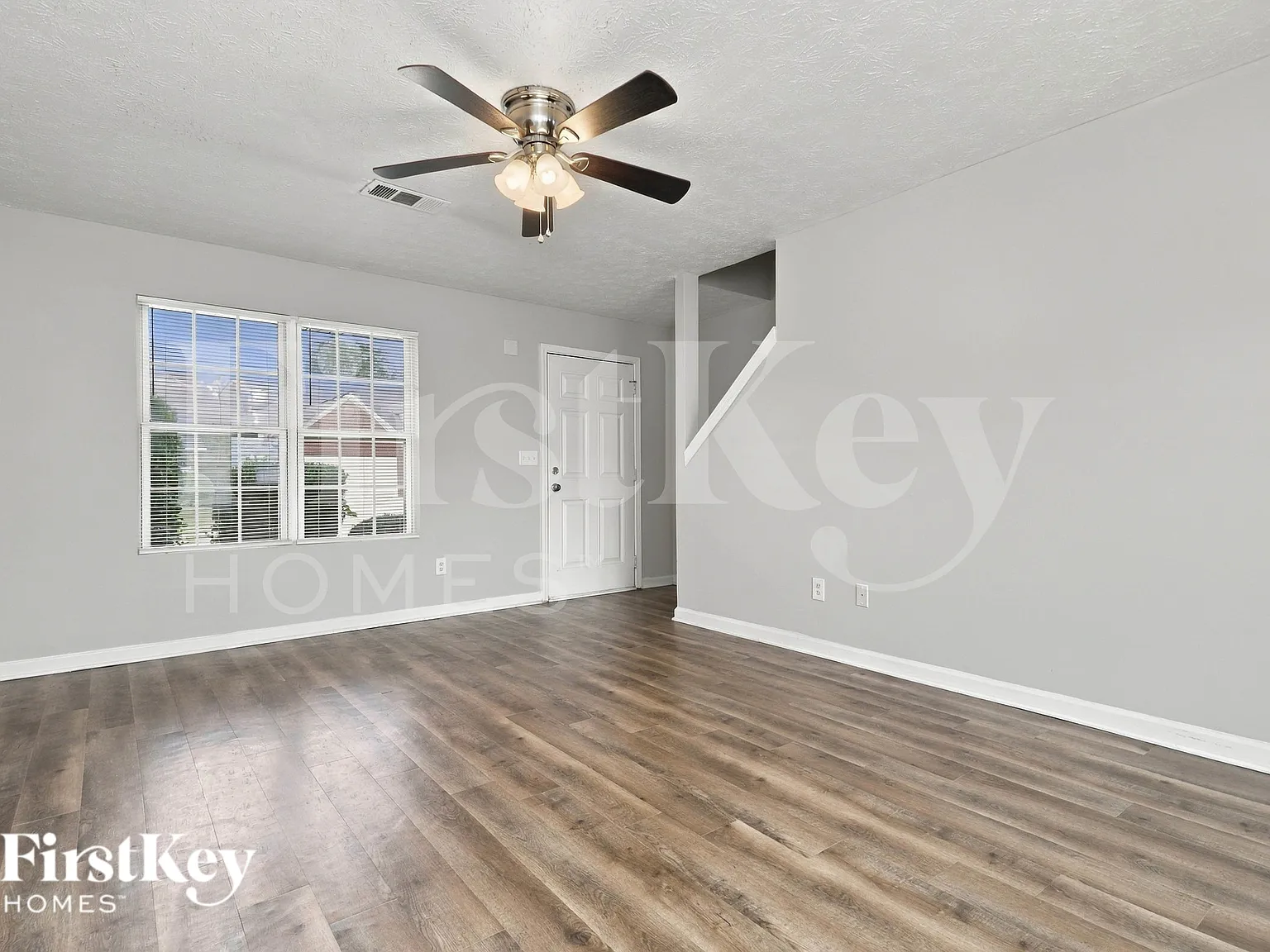 3 bed, 2.5 bath, 1302 sqft, $1,560 — Photo 2