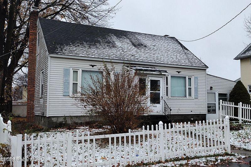 2nd image of 1535 5th Street
