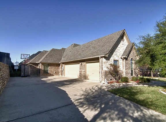 2nd image of 3209 Lake Creek Trl