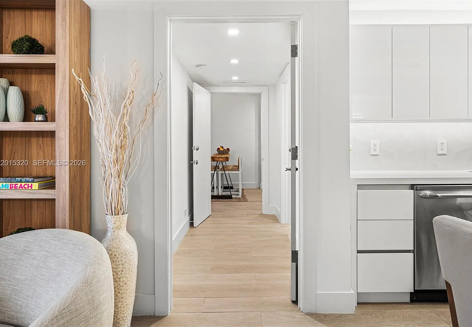 Roney Palace Condo — Photo 4