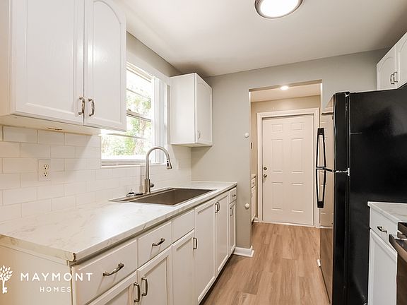 5th image of 2910 Keesler St