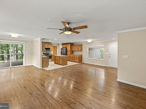 4th image of 15 Treetop Trl