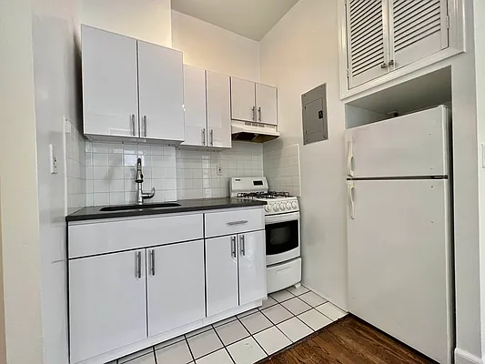 Rented by Compass | media 6