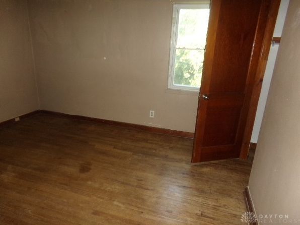 27 S Smithville Rd, Dayton, OH 45431