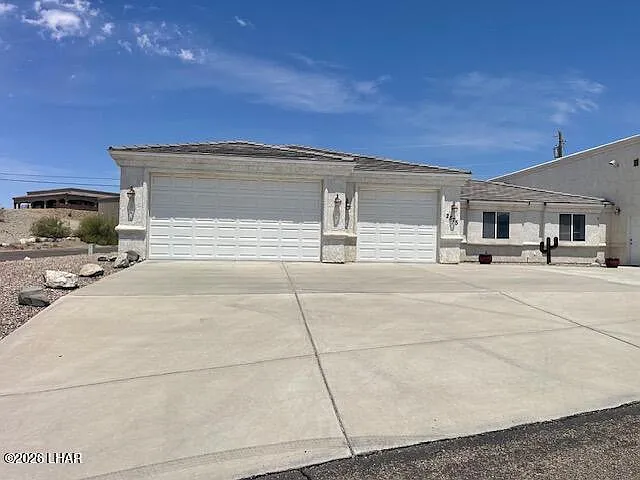 3 bed, 2.5 bath, 1696 sqft, $2,300 — Photo 2