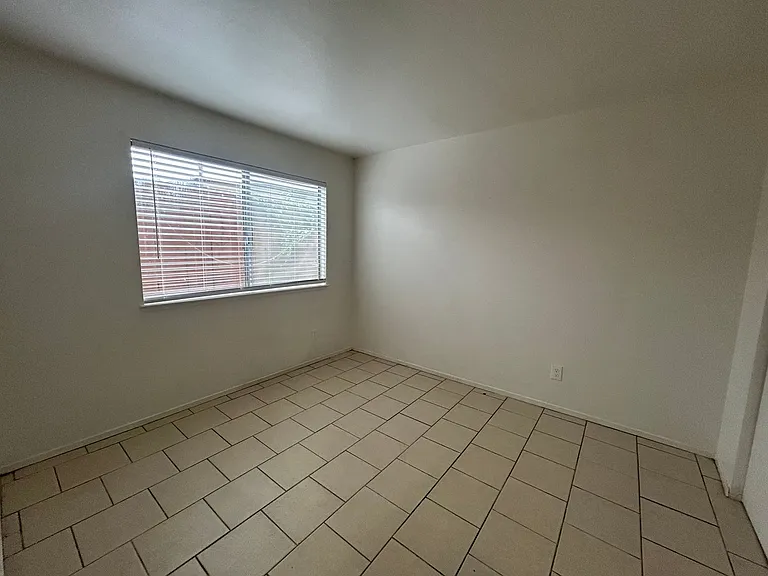 Santanna Apartments — Photo 8