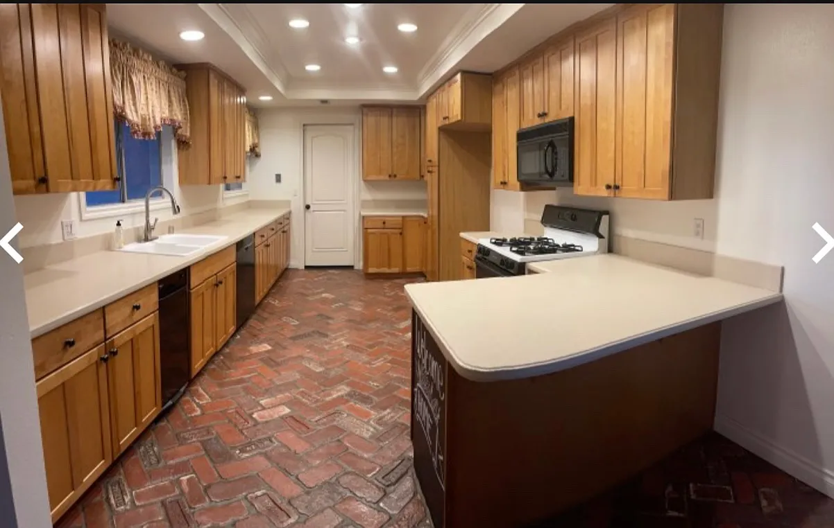1037 E Fairway Dr — Photo 4