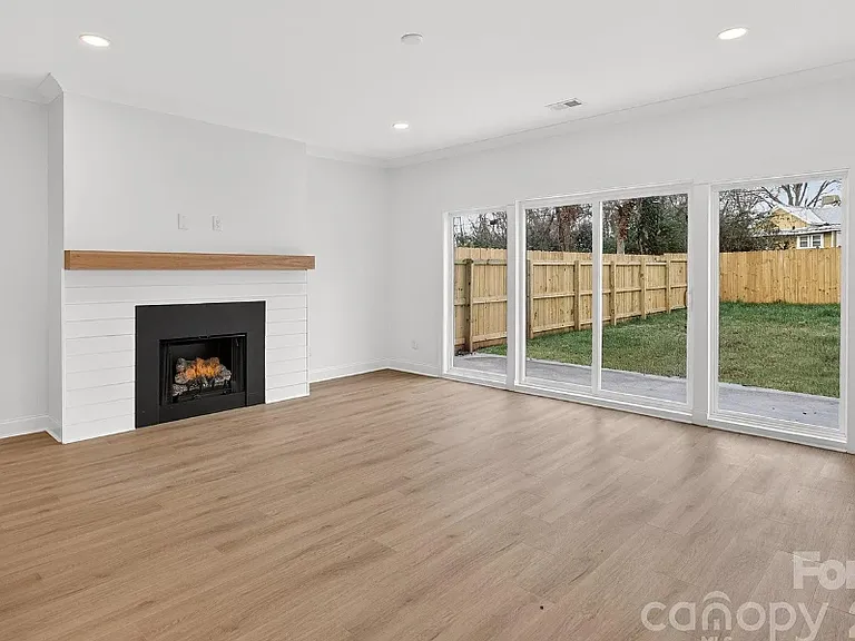 212 Lander St — Photo 7