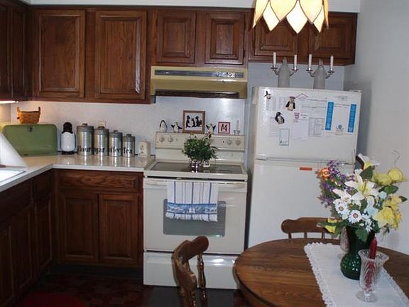 5th image of 72 Woodside Ave #0
