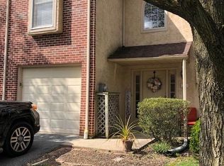 24 White Pine Ct, Lafayette Hill, PA